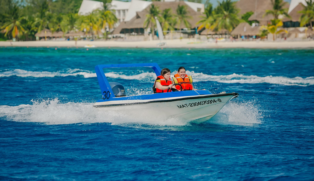 speed-boat-snorkel-beach-7